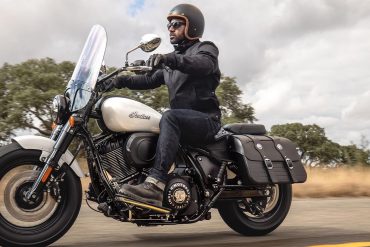 2022 Indian Chief Bagger with a windshield