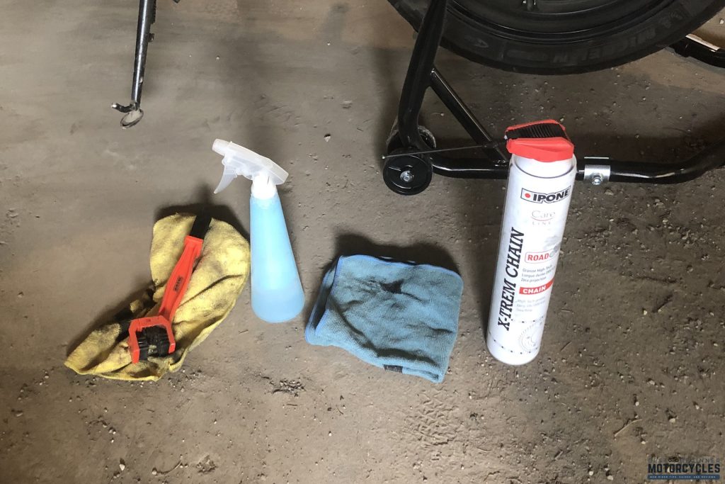 Chain cleaning and lubing tools (author's picture)