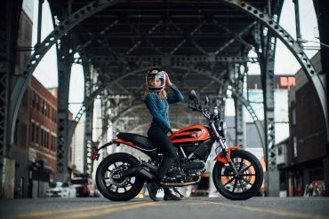 Ducati Scrambler Sixty2 Female Rider