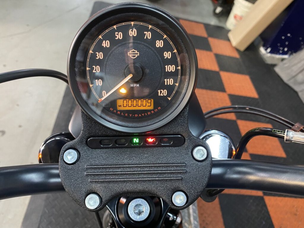 H-D Iron 883 gauge cluster