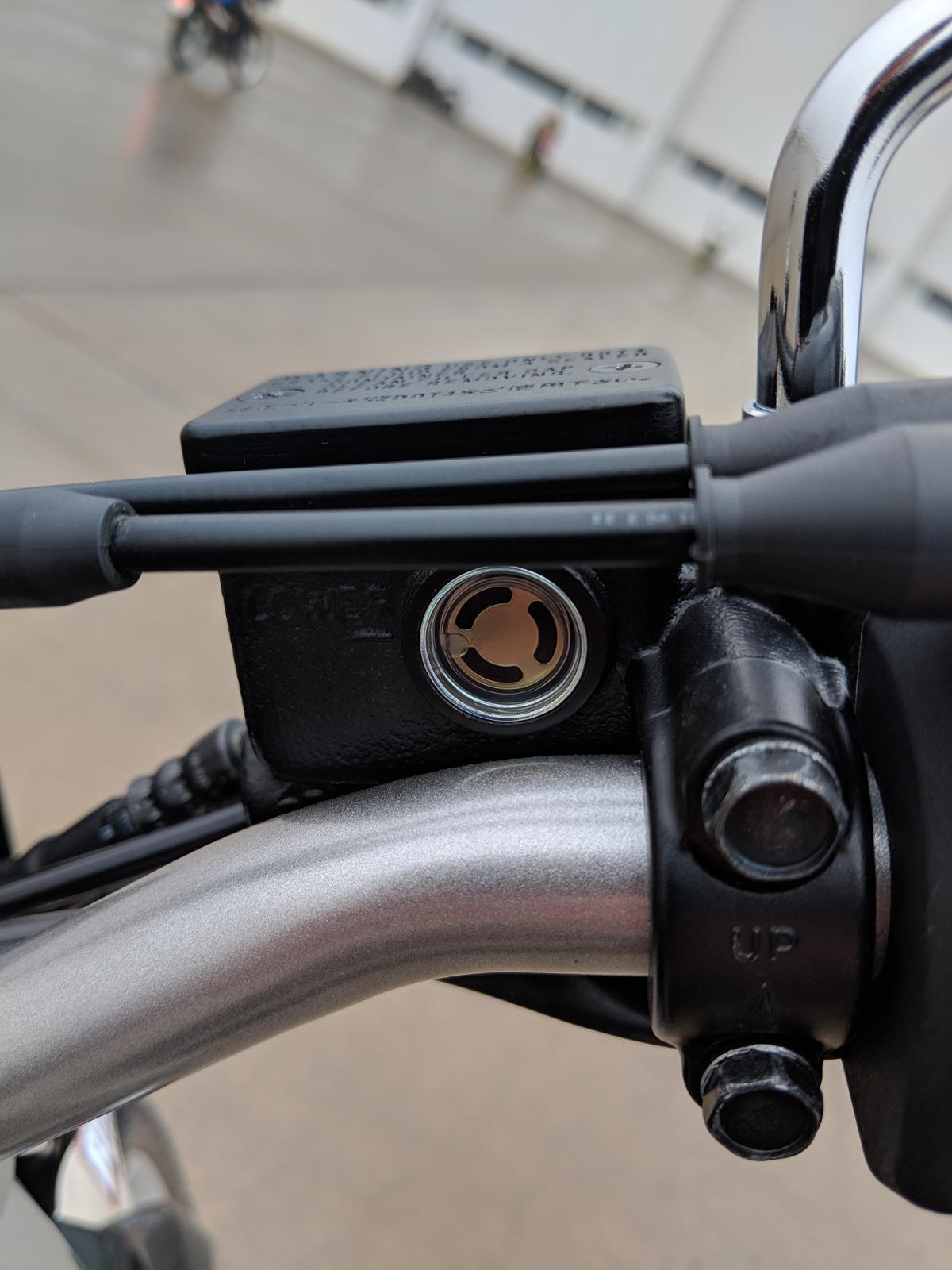 Hydraulic fluid reservoir