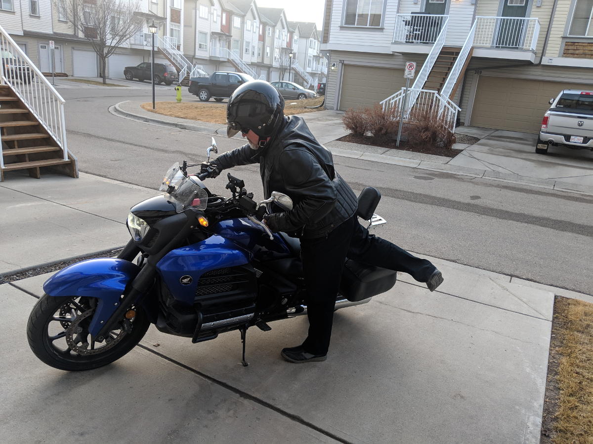 How to mount a motorcycle