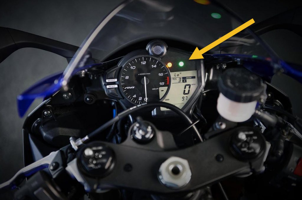 Neutral light on a 2020 Yamha R6