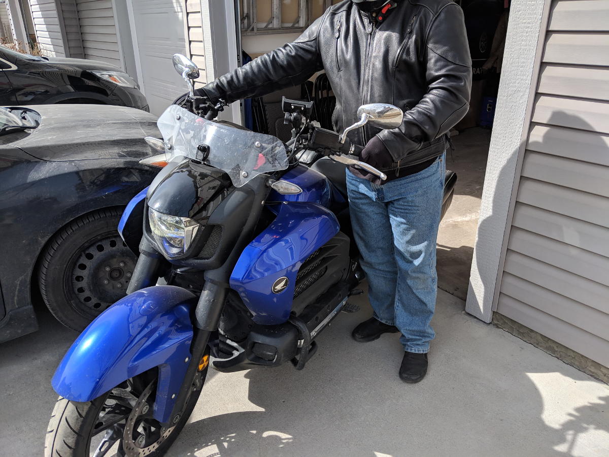 Correct hand & body position when walking a motorcycle